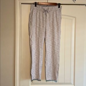 Lululemon on the fly pants gray